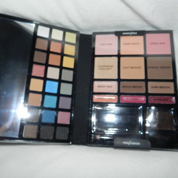 PROFUSION COSMETICS Face 41 pc Full Face Palette Beauty set📦🏃🏻💨⚡🚚 - Picture 4 of 16